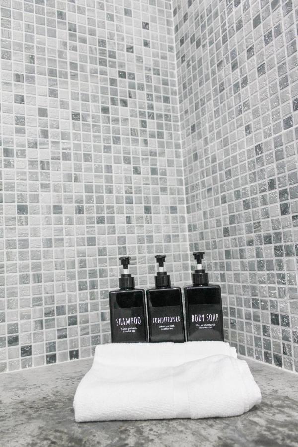 Monkeys Apartments Lumbreras Deluxe Севилья Экстерьер фото