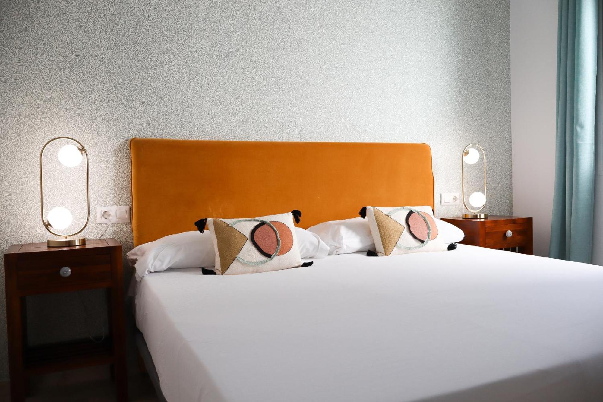 Monkeys Apartments Lumbreras Deluxe Севилья Экстерьер фото